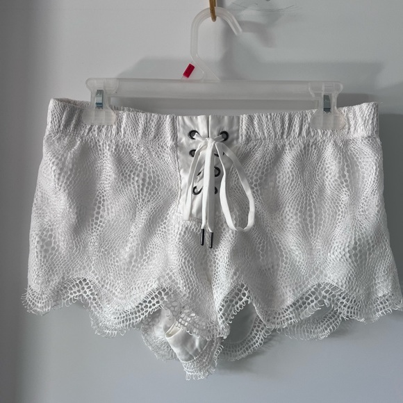 White Lace Mini Shorts - Picture 1 of 3